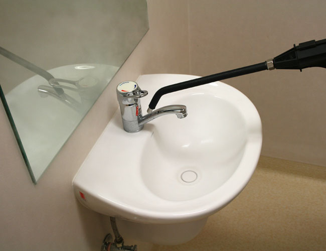 dry steam vapour equipment, for rapid cleaning of all bathroom surfaces
